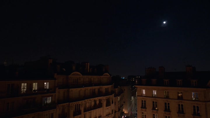 Emily_in_Paris_S02E09_WEBRip_x264-ION10_2456.jpg