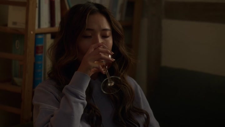 Emily_in_Paris_S02E09_WEBRip_x264-ION10_2463.jpg
