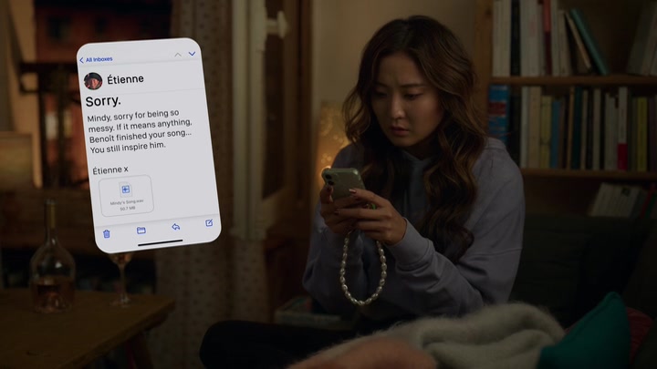 Emily_in_Paris_S02E09_WEBRip_x264-ION10_2482.jpg