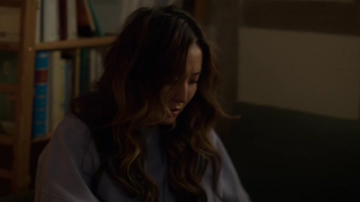 Emily_in_Paris_S02E09_WEBRip_x264-ION10_2498.jpg