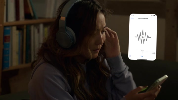 Emily_in_Paris_S02E09_WEBRip_x264-ION10_2504.jpg