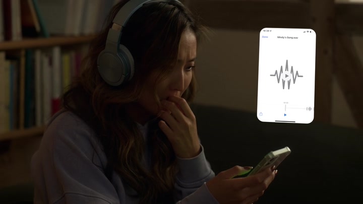 Emily_in_Paris_S02E09_WEBRip_x264-ION10_2506.jpg