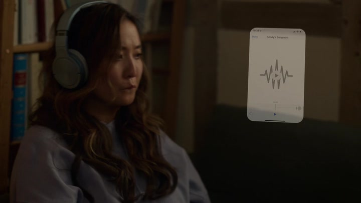 Emily_in_Paris_S02E09_WEBRip_x264-ION10_2510.jpg