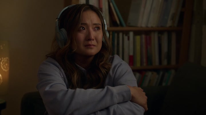 Emily_in_Paris_S02E09_WEBRip_x264-ION10_2556.jpg