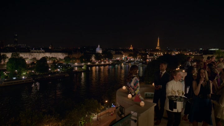 Emily_in_Paris_S02E09_WEBRip_x264-ION10_2582.jpg