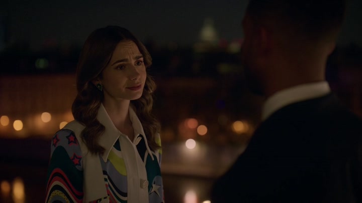 Emily_in_Paris_S02E09_WEBRip_x264-ION10_2585.jpg