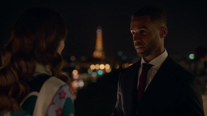 Emily_in_Paris_S02E09_WEBRip_x264-ION10_2587.jpg