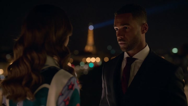 Emily_in_Paris_S02E09_WEBRip_x264-ION10_2614.jpg