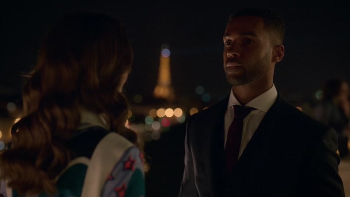 Emily_in_Paris_S02E09_WEBRip_x264-ION10_2621.jpg