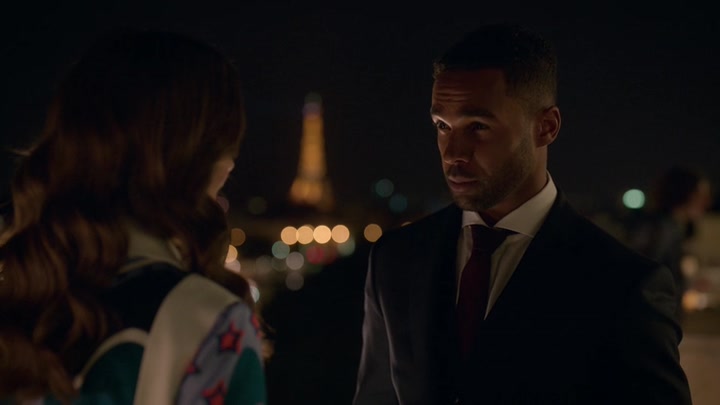 Emily_in_Paris_S02E09_WEBRip_x264-ION10_2636.jpg