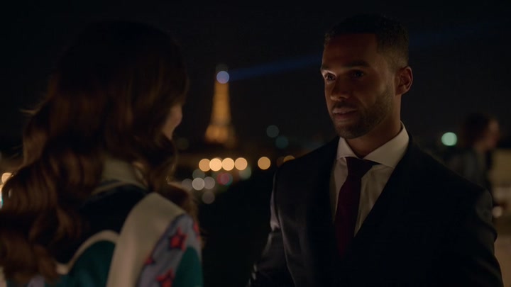 Emily_in_Paris_S02E09_WEBRip_x264-ION10_2651.jpg