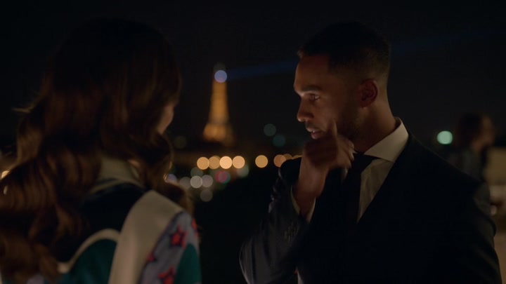 Emily_in_Paris_S02E09_WEBRip_x264-ION10_2652.jpg