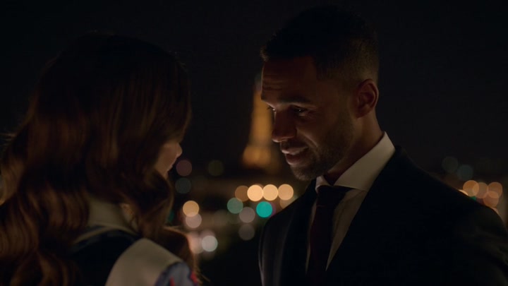 Emily_in_Paris_S02E09_WEBRip_x264-ION10_2707.jpg