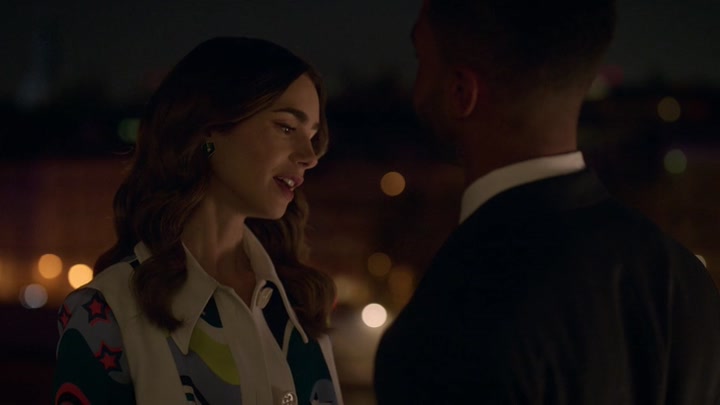 Emily_in_Paris_S02E09_WEBRip_x264-ION10_2718.jpg
