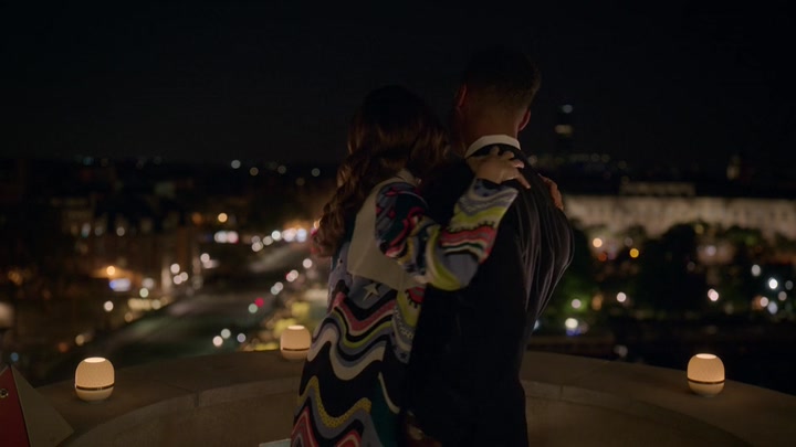 Emily_in_Paris_S02E09_WEBRip_x264-ION10_2735.jpg
