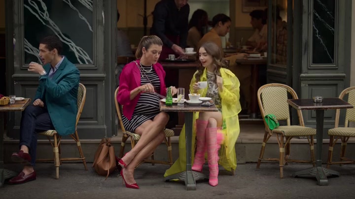 Emily_in_Paris_S02E10_WEBRip_x264-ION10_0031.jpg