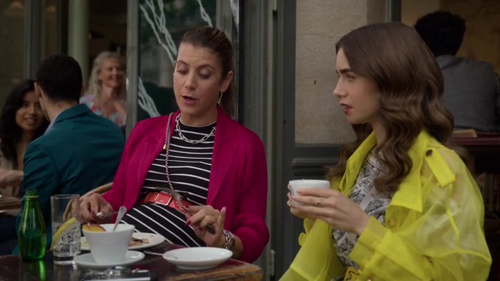 Emily_in_Paris_S02E10_WEBRip_x264-ION10_0041.jpg