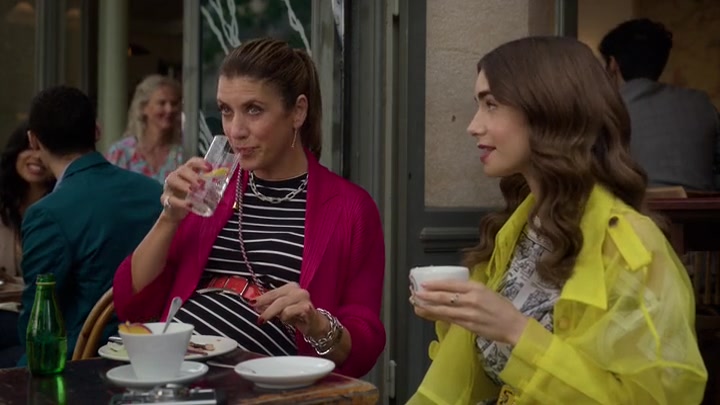 Emily_in_Paris_S02E10_WEBRip_x264-ION10_0050.jpg