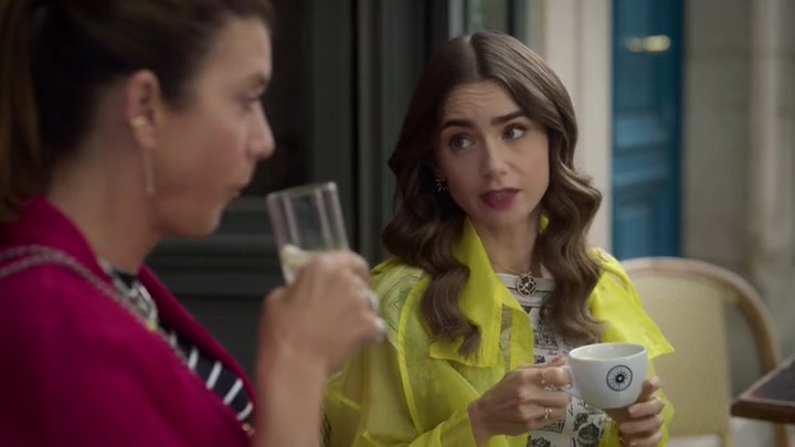 Emily_in_Paris_S02E10_WEBRip_x264-ION10_0051.jpg