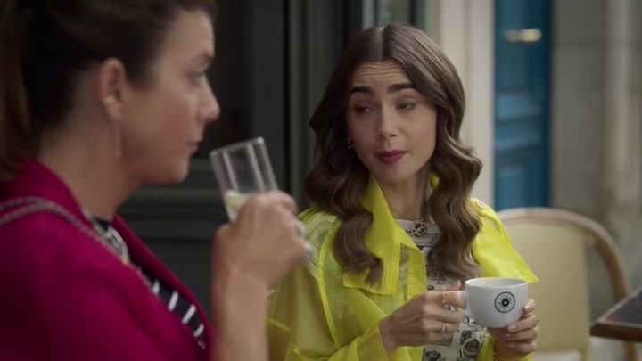 Emily_in_Paris_S02E10_WEBRip_x264-ION10_0052.jpg