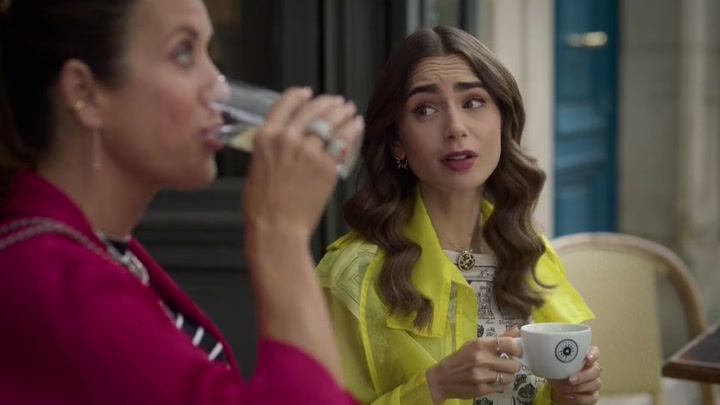 Emily_in_Paris_S02E10_WEBRip_x264-ION10_0054.jpg