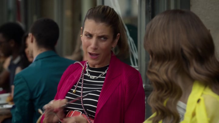 Emily_in_Paris_S02E10_WEBRip_x264-ION10_0080.jpg