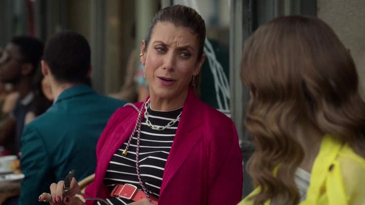 Emily_in_Paris_S02E10_WEBRip_x264-ION10_0081.jpg
