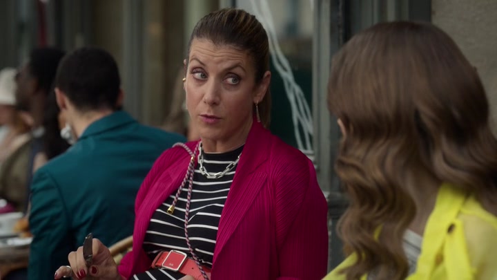 Emily_in_Paris_S02E10_WEBRip_x264-ION10_0086.jpg