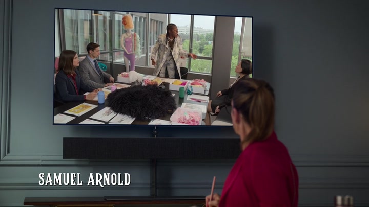 Emily_in_Paris_S02E10_WEBRip_x264-ION10_0164.jpg