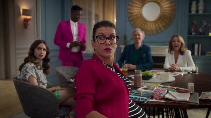 Emily_in_Paris_S02E10_WEBRip_x264-ION10_0169.jpg