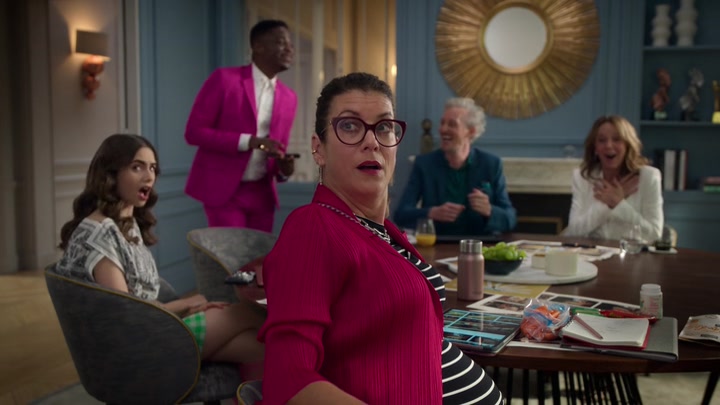 Emily_in_Paris_S02E10_WEBRip_x264-ION10_0175.jpg