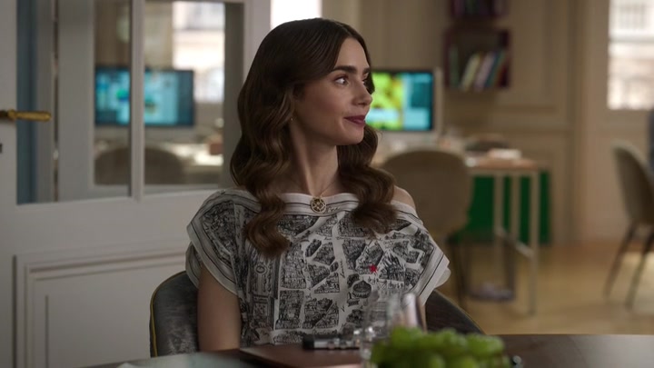 Emily_in_Paris_S02E10_WEBRip_x264-ION10_0187.jpg