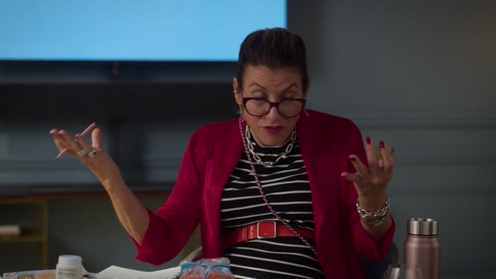 Emily_in_Paris_S02E10_WEBRip_x264-ION10_0212.jpg