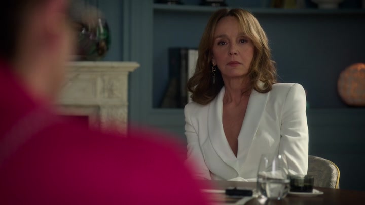 Emily_in_Paris_S02E10_WEBRip_x264-ION10_0232.jpg
