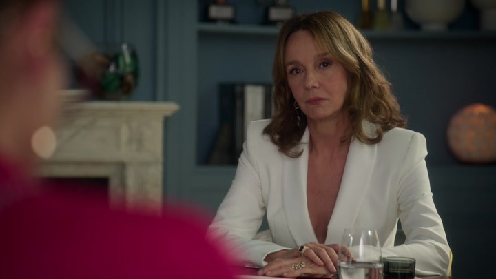 Emily_in_Paris_S02E10_WEBRip_x264-ION10_0260.jpg