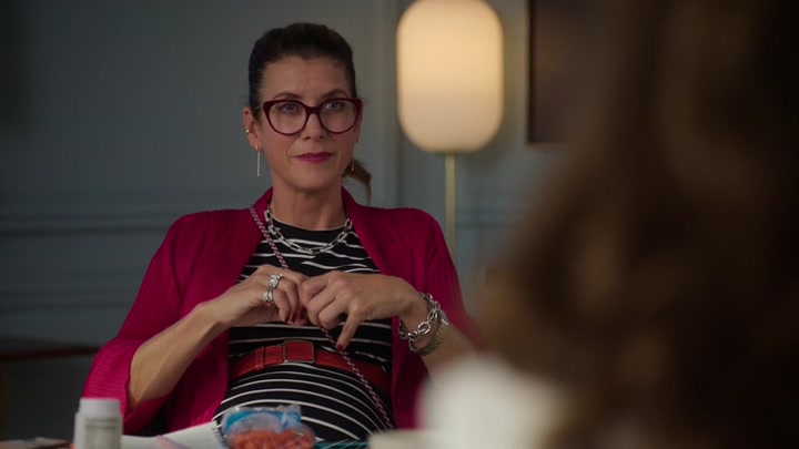 Emily_in_Paris_S02E10_WEBRip_x264-ION10_0279.jpg