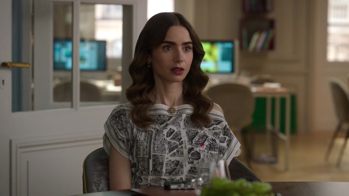 Emily_in_Paris_S02E10_WEBRip_x264-ION10_0280.jpg