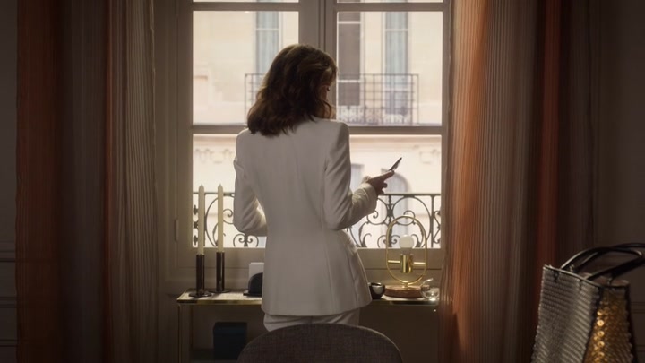 Emily_in_Paris_S02E10_WEBRip_x264-ION10_0332.jpg Emily_in_Paris_S02E10_WEBRip_x264-ION10_0332.jpg