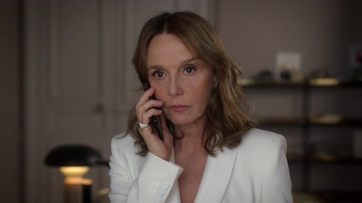 Emily_in_Paris_S02E10_WEBRip_x264-ION10_0343.jpg