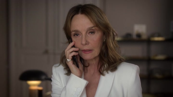 Emily_in_Paris_S02E10_WEBRip_x264-ION10_0346.jpg