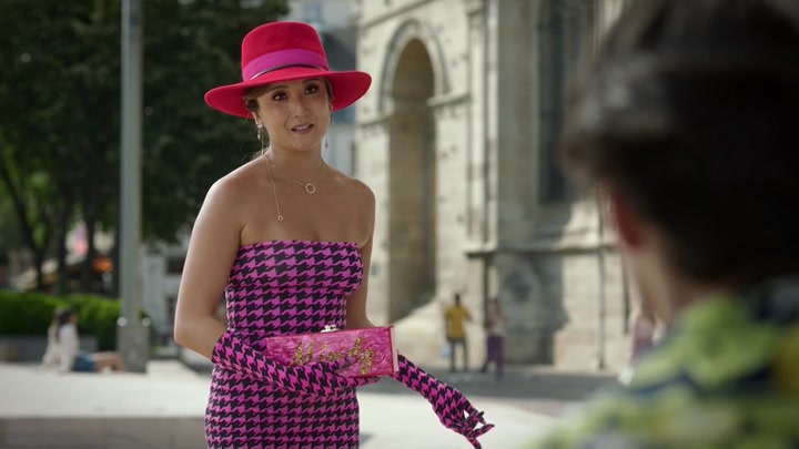 Emily_in_Paris_S02E10_WEBRip_x264-ION10_0366.jpg