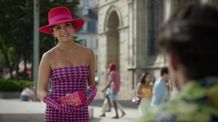 Emily_in_Paris_S02E10_WEBRip_x264-ION10_0391.jpg