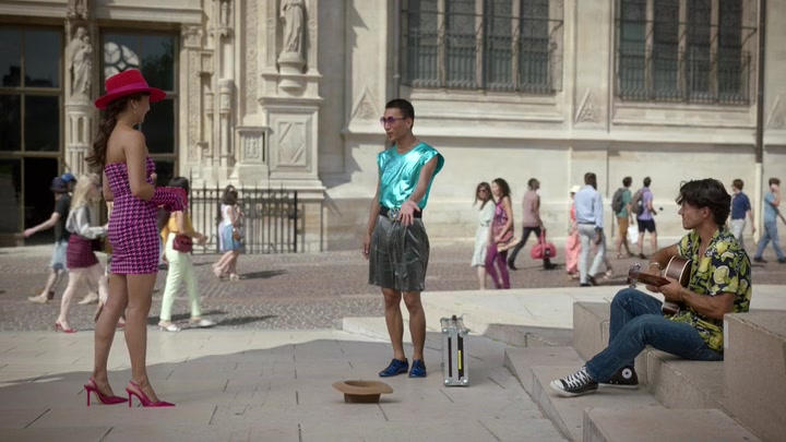 Emily_in_Paris_S02E10_WEBRip_x264-ION10_0400.jpg