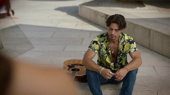 Emily_in_Paris_S02E10_WEBRip_x264-ION10_0419.jpg Emily_in_Paris_S02E10_WEBRip_x264-ION10_0419.jpg