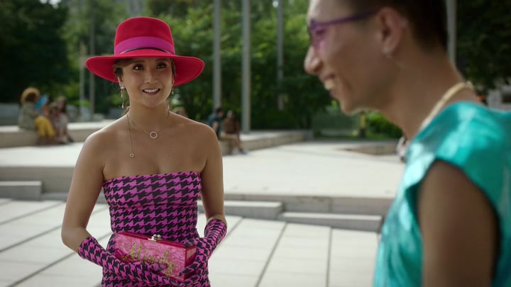 Emily_in_Paris_S02E10_WEBRip_x264-ION10_0420.jpg