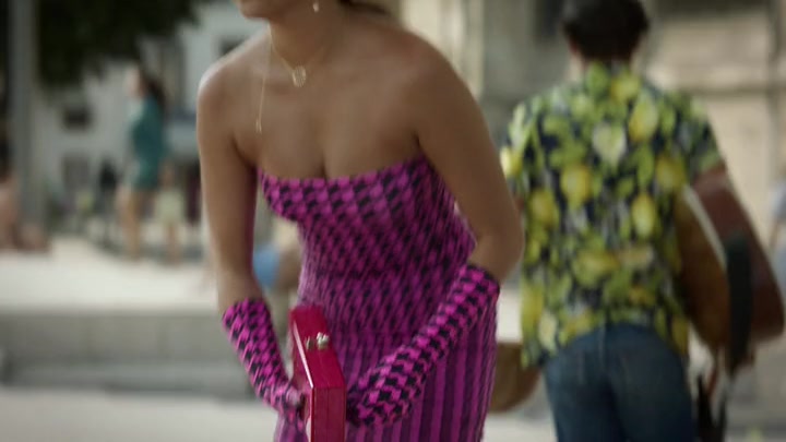 Emily_in_Paris_S02E10_WEBRip_x264-ION10_0458.jpg