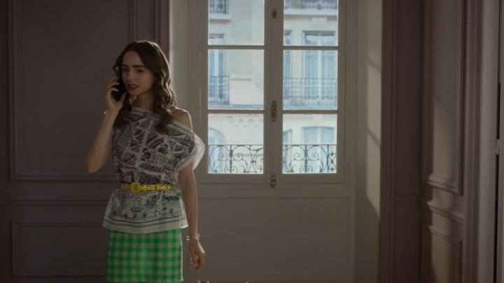 Emily_in_Paris_S02E10_WEBRip_x264-ION10_0478.jpg