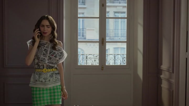 Emily_in_Paris_S02E10_WEBRip_x264-ION10_0479.jpg