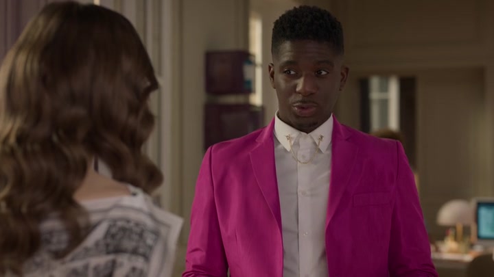 Emily_in_Paris_S02E10_WEBRip_x264-ION10_0491.jpg