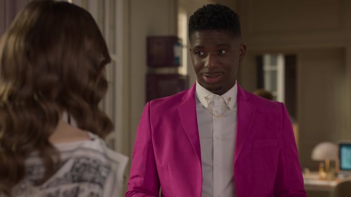 Emily_in_Paris_S02E10_WEBRip_x264-ION10_0492.jpg